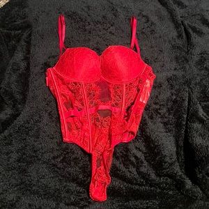 NWT VS red lace lingerie size Small
